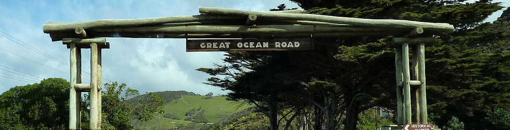 Travelling to Memorial Arch on the Great Ocean Road