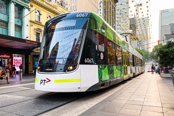 is-it-easy-to-get-around-melbourne-without-a-car-tram-600x400