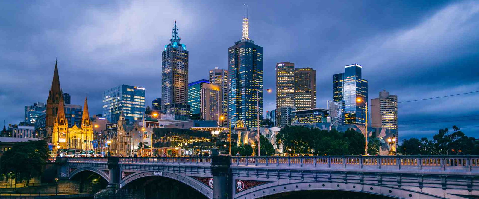 melbourne city skyline at night